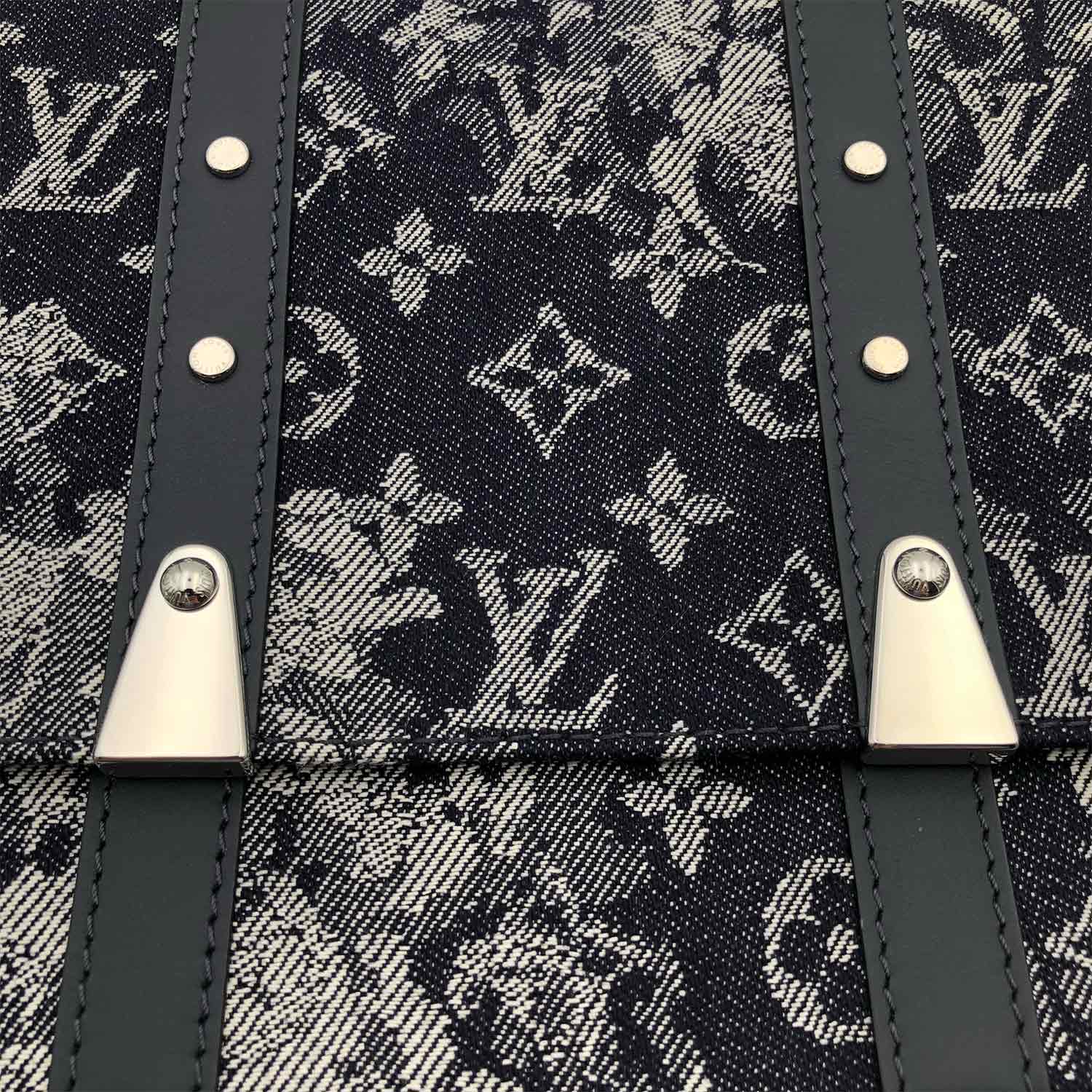 Louis Vuitton Monogram Tapestry Trunk Messenger - Blue Messenger Bags, Bags  - LOU772984